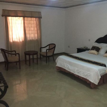 Luxury West Hotel Adenta Dış mekan fotoğraf
