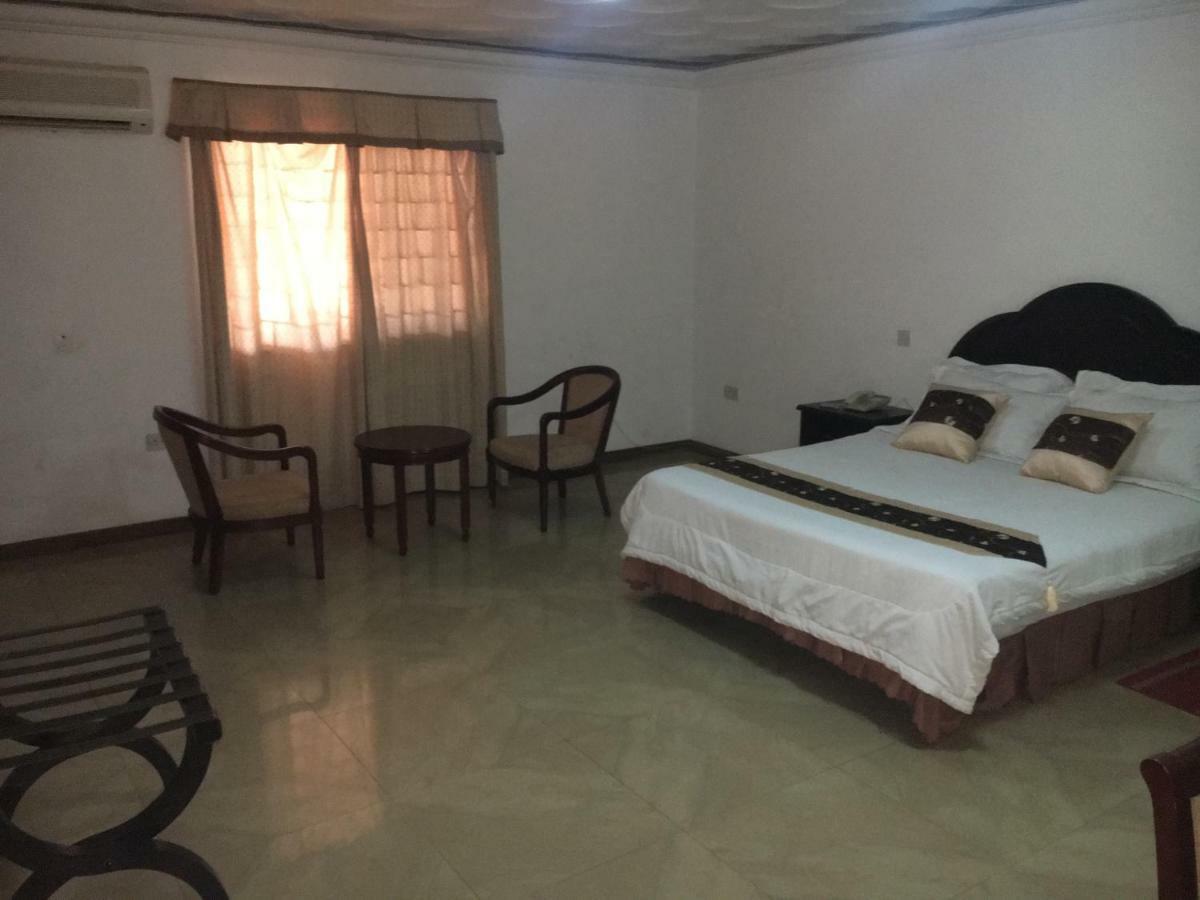 Luxury West Hotel Adenta Dış mekan fotoğraf