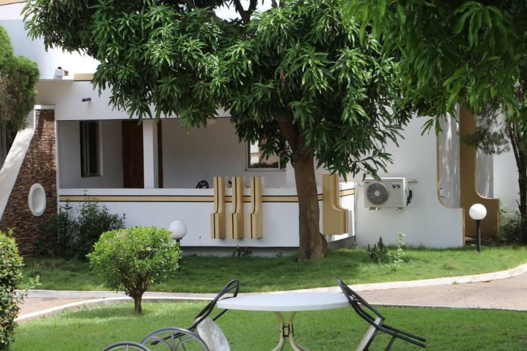 Luxury West Hotel Adenta Dış mekan fotoğraf